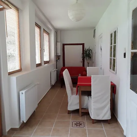 Budai Apartman, *
