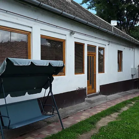 Budai Apartman, *
